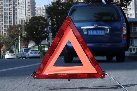 The correct use of triangular warning signs