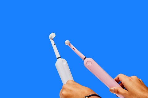 The difference between the role of electric toothbrush and tooth flosser